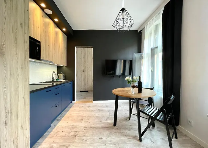Copernicus Street Apartment - Broken Flowers And Twin Peaks