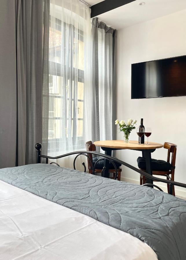 Apartment Copernicus Street - Broken Flowers And Twin Peaks *