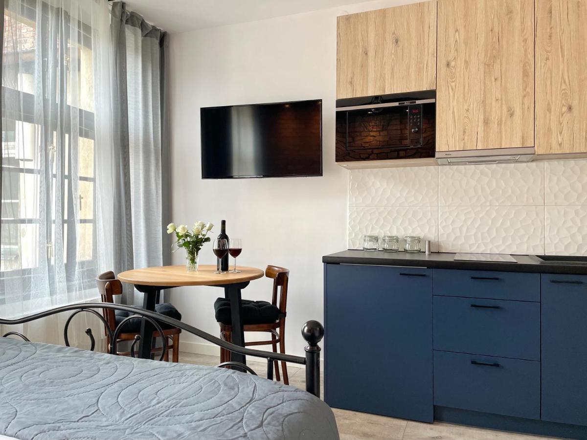Copernicus Street - Broken Flowers And Twin Peaks Apartment *