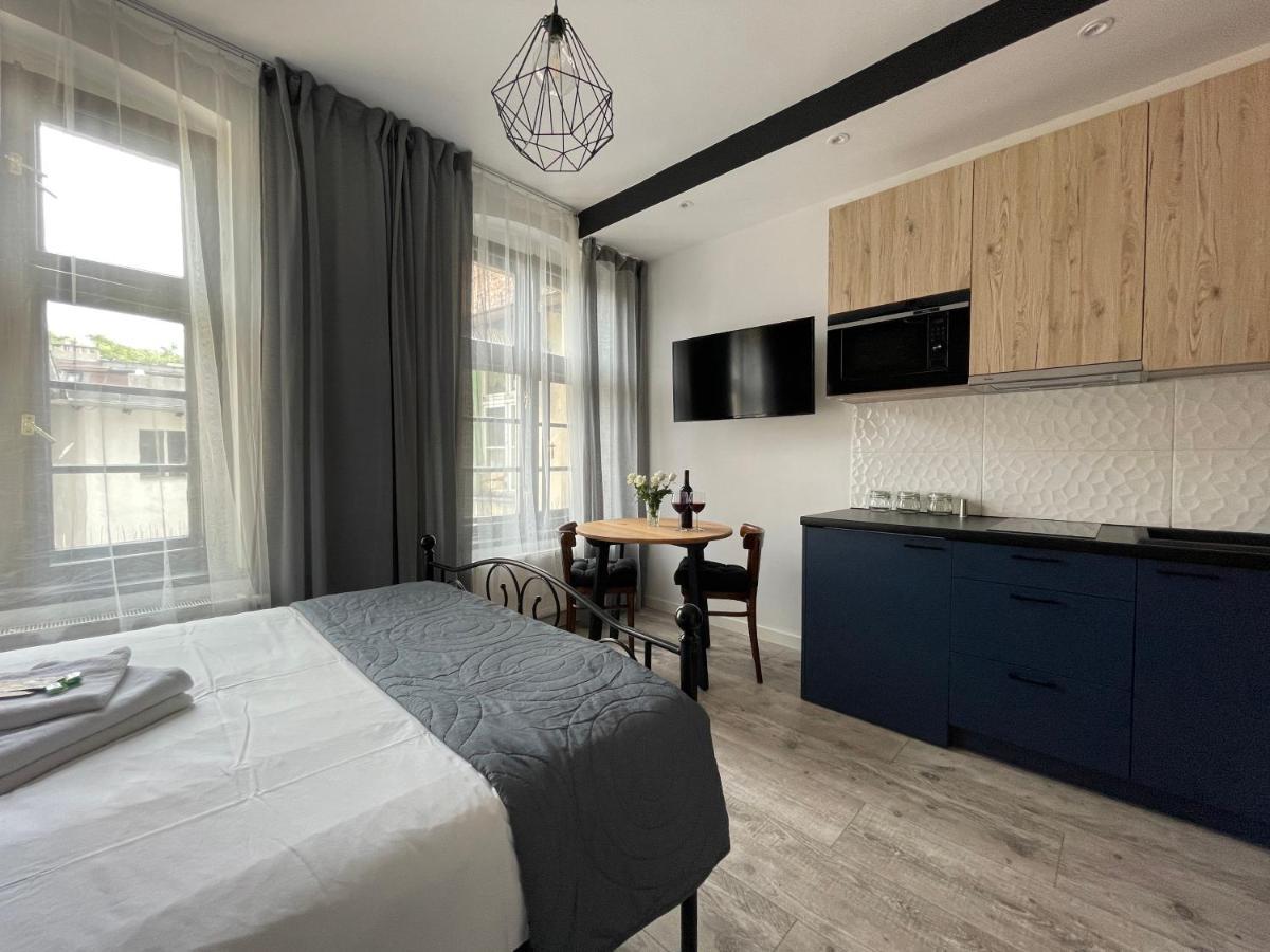 Apartment Copernicus Street - Broken Flowers And Twin Peaks *