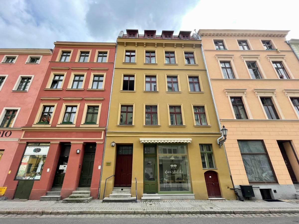 Copernicus Street - Broken Flowers And Twin Peaks Apartment