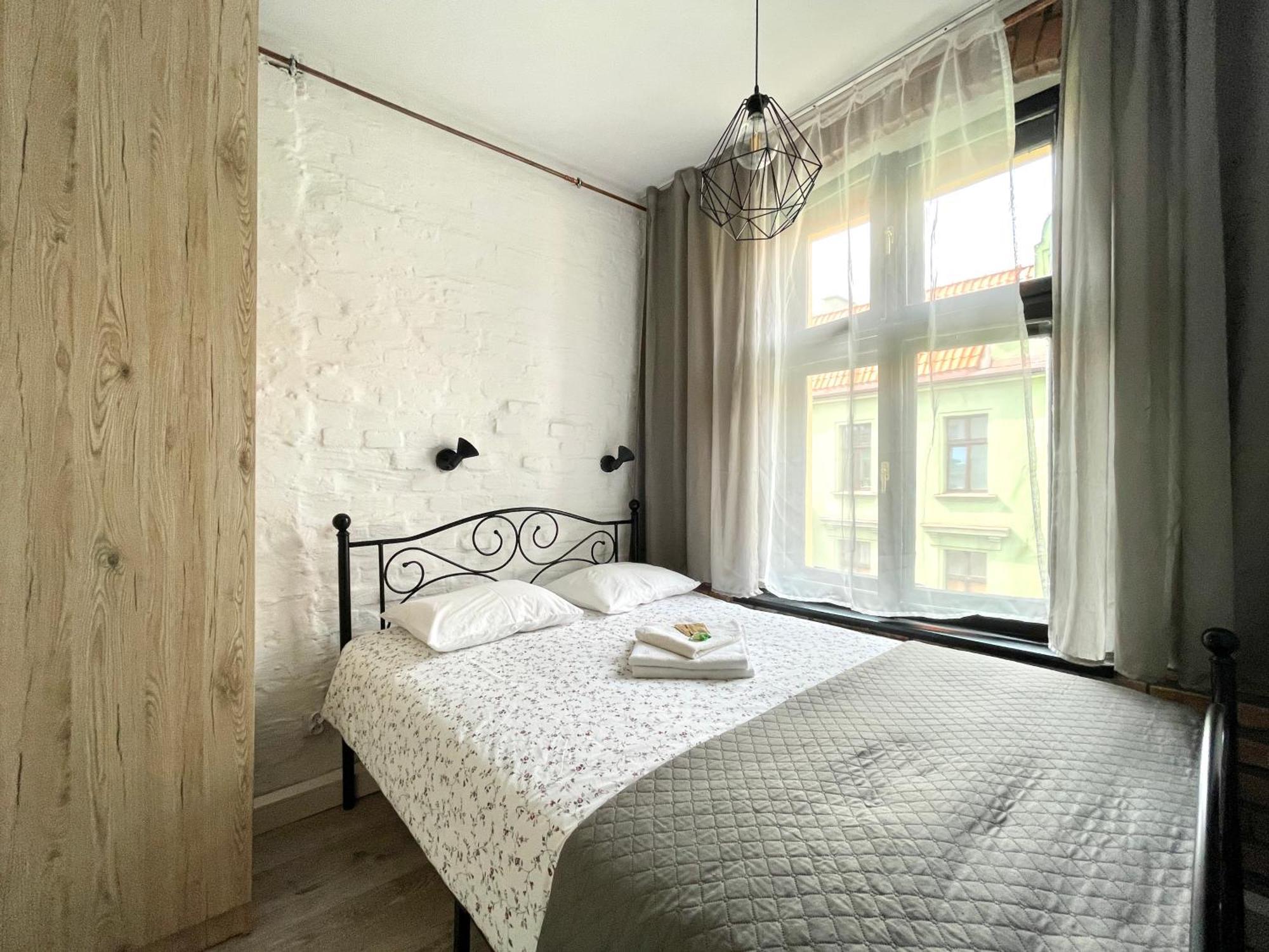 Copernicus Street - Broken Flowers And Twin Peaks Apartment Torun