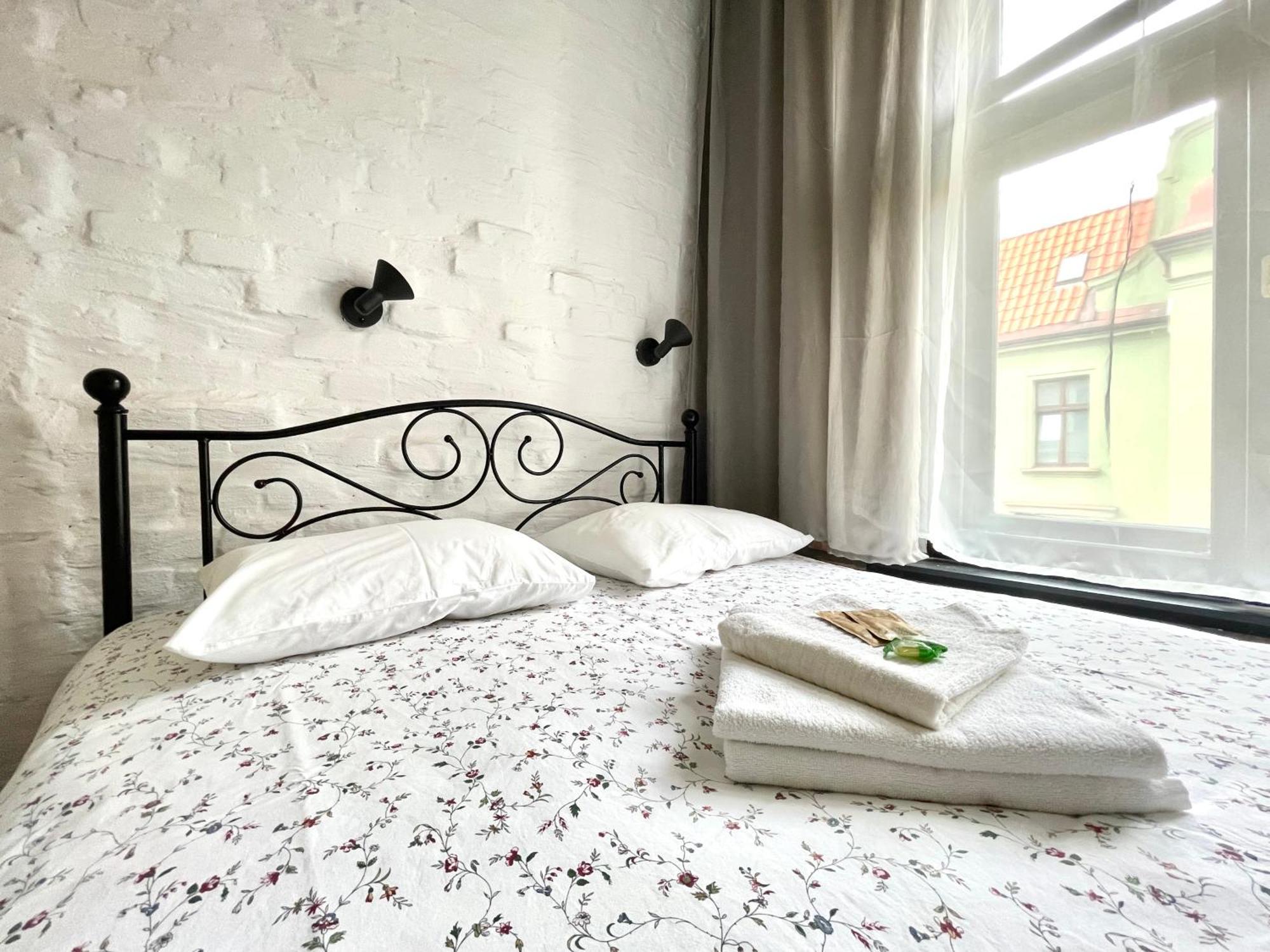 Copernicus Street - Broken Flowers And Twin Peaks Apartment
